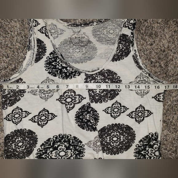 prAna| Sleeveless Tank Top with Mandala Patterns - Picture 3 of 4